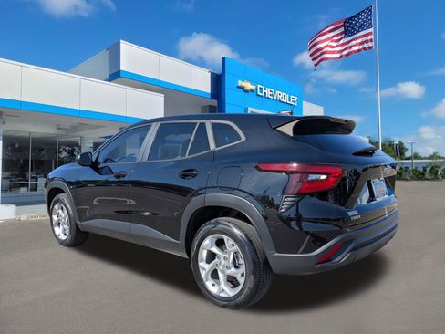 Used 2024 Chevrolet Trax LS w/ LS Convenience Package image 6