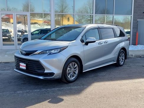 Used 2022 Toyota Sienna LE image 7