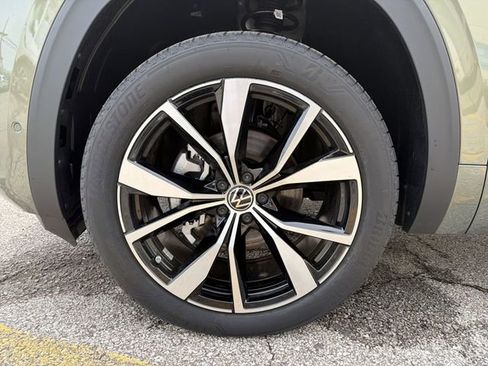 New 2026 Volkswagen Atlas Cross Sport SEL Premium R-Line AWD/4WD image 11