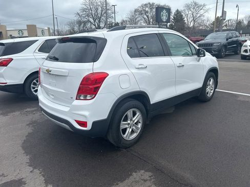Used 2020 Chevrolet Trax LT w/ Sun & Sound Package FWD image 5
