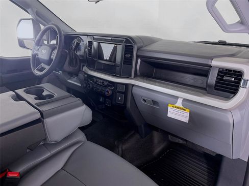 New 2026 Ford F250 XL w/ XL Chrome Package image 24