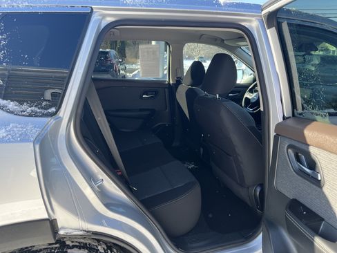 Used 2023 Nissan Rogue SV image 12