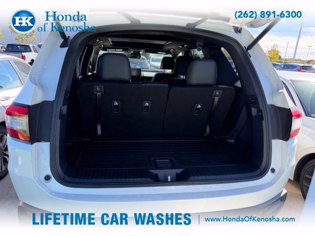 Used 2025 Honda Pilot TrailSport image 11