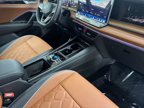 New 2026 Volkswagen Tiguan SEL R-Line AWD/4WD image 15