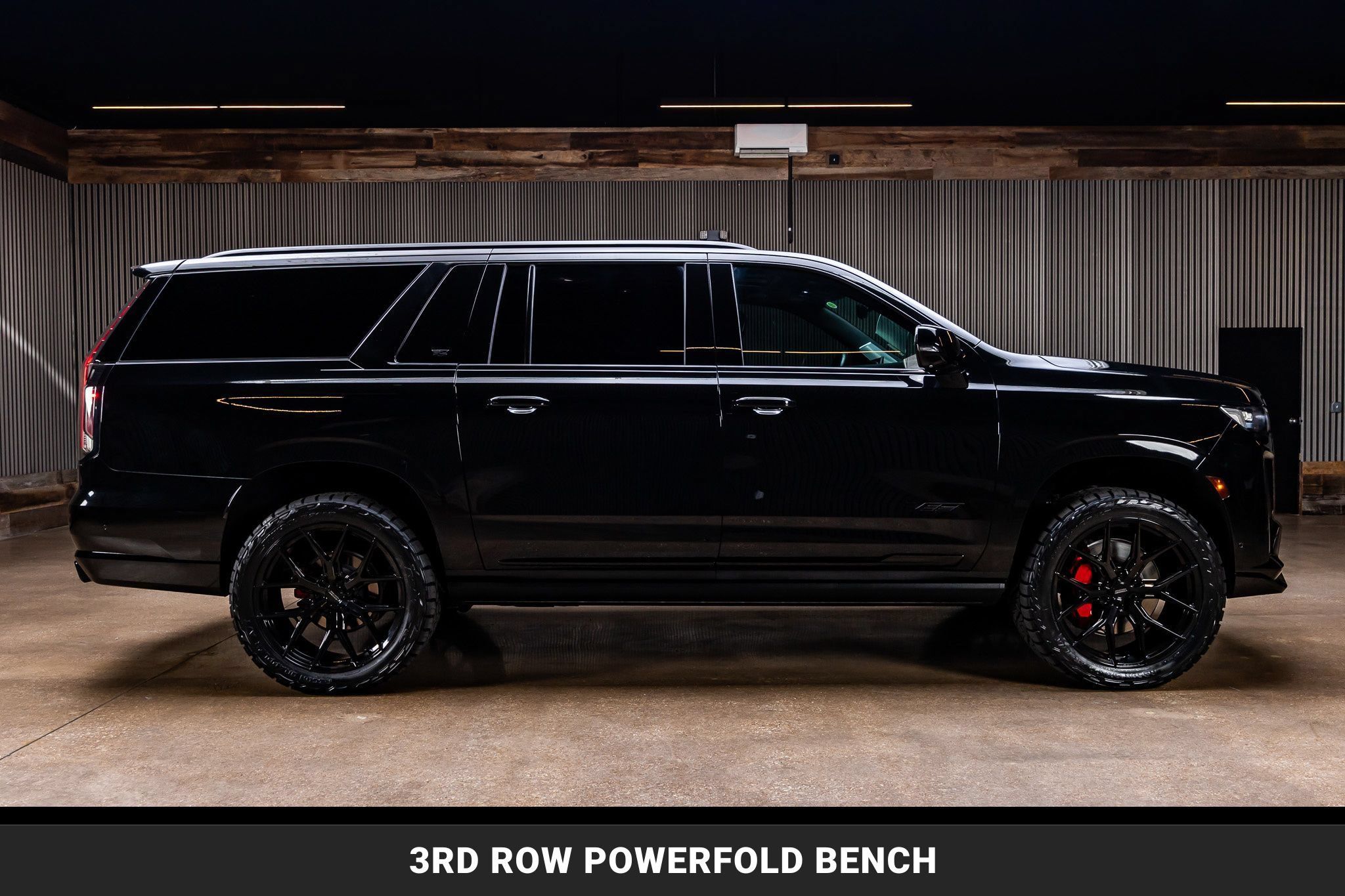 Used 2023 Cadillac Escalade ESV V AWD/4WD image 11