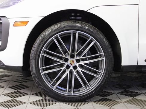 Used 2025 Porsche Macan w/ Premium Package Plus image 41