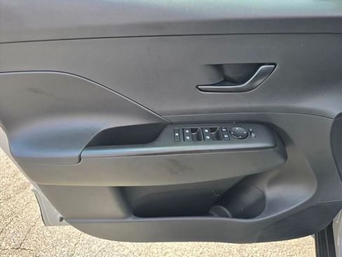 Used 2025 Hyundai Kona SEL AWD/4WD image 9