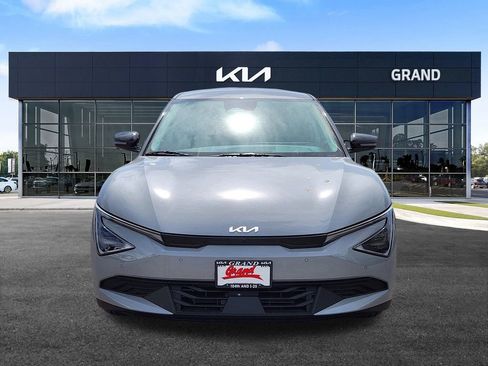 New 2025 Kia EV6 Light w/ Light LR Technology Package image 3