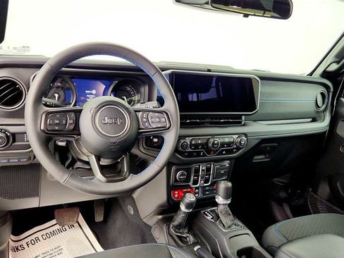 Used 2025 Jeep Wrangler Unlimited Rubicon 4xe w/ Convenience Group AWD/4WD image 12