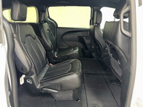 Used 2025 Chrysler Pacifica Select FWD image 21