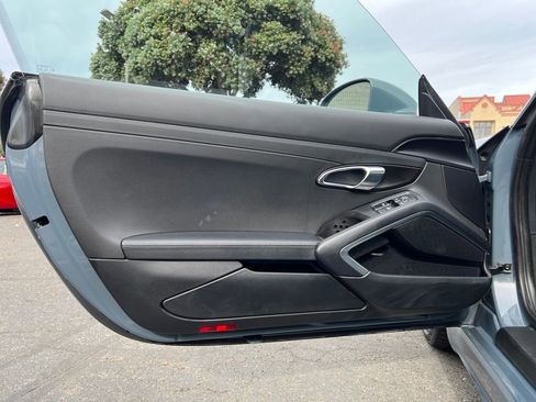 Used 2018 Porsche 718 Cayman GTS image 34