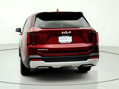 Used 2025 Kia Sorento LX FWD image 6