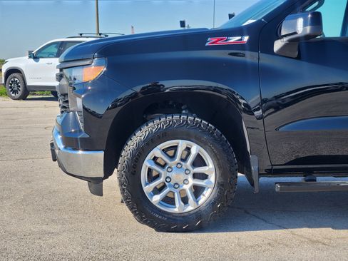 Used 2025 Chevrolet Silverado 1500 W/T w/ WT Value Package AWD/4WD image 9
