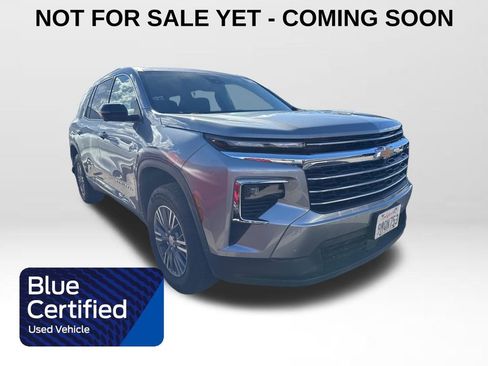 Used 2024 Chevrolet Traverse LT image 1