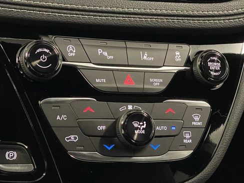 New 2026 Chrysler Pacifica Limited w/ S Appearance Package AWD/4WD image 29