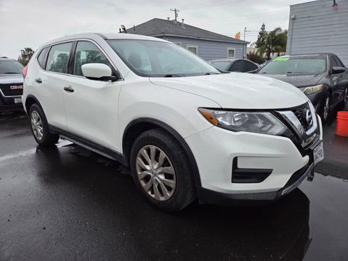 Used 2017 Nissan Rogue S image 5