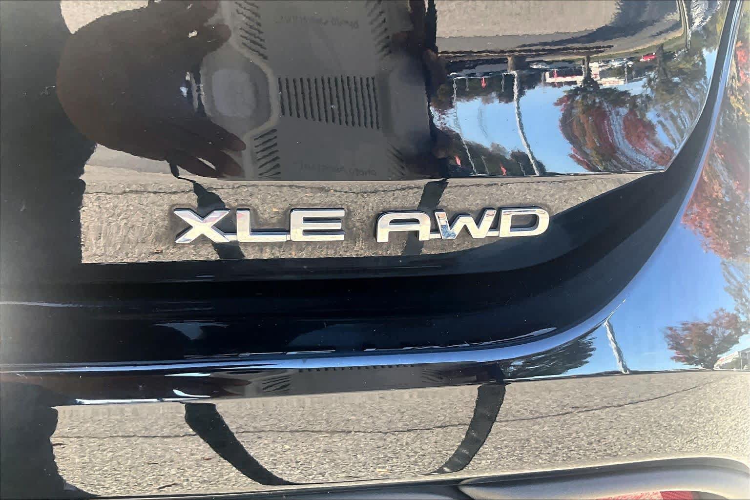 Used 2020 Toyota Highlander XLE AWD/4WD image 10