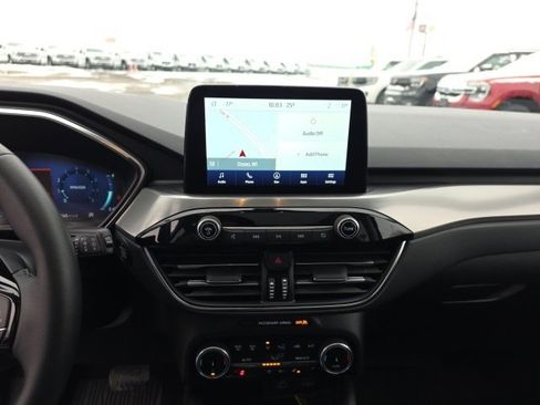 Used 2022 Ford Escape Titanium w/ Class II Trailer Tow Package image 19