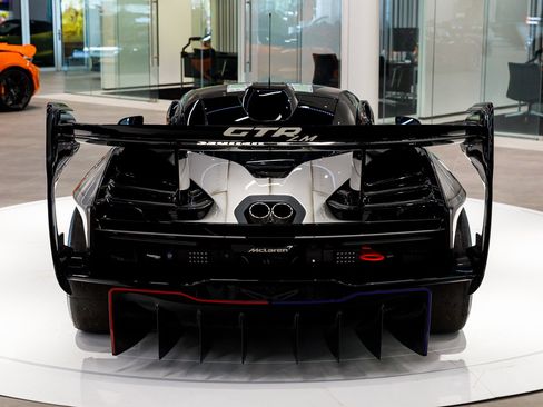 Used 2020 McLaren Senna RWD image 17