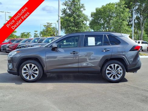 Used 2020 Toyota RAV4 XLE Premium FWD image 4