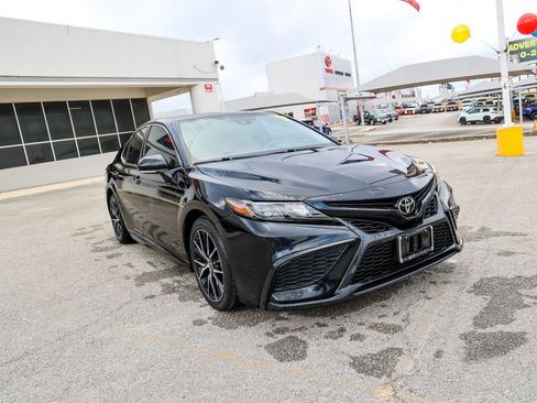 Used 2022 Toyota Camry SE w/ Convenience Package image 5