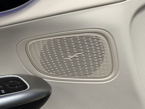 Certified 2025 Mercedes-Benz GLC 300 image 23