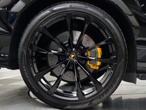 Used 2023 Lamborghini Urus S AWD/4WD image 37