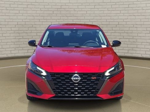 Used 2023 Nissan Altima 2.5 SR AWD/4WD image 2
