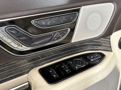 Used 2021 Lincoln Navigator Black Label w/ Cargo Convenience Package image 22