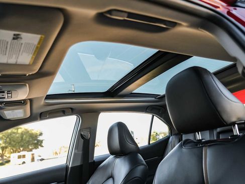 Used 2018 Toyota Camry XLE image 5