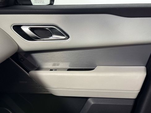 Used 2018 Land Rover Range Rover Velar R-Dynamic SE AWD/4WD image 23