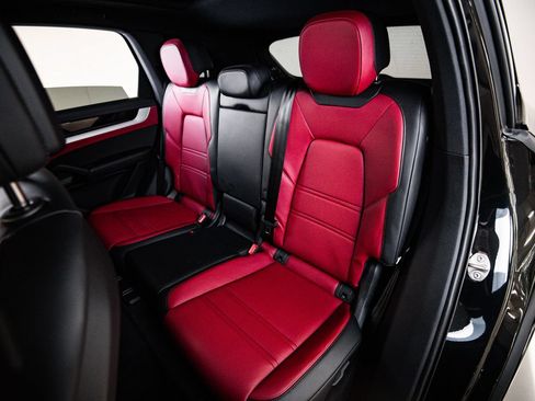 Certified 2026 Porsche Cayenne AWD/4WD image 24