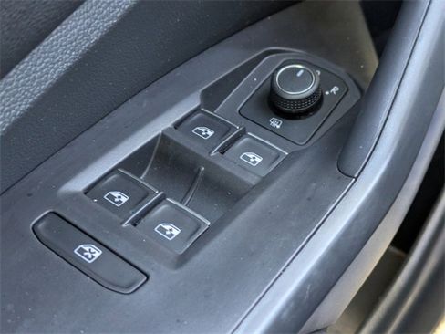 Certified 2023 Volkswagen Jetta SE image 20