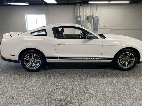 Used 2010 Ford Mustang Coupe RWD image 4