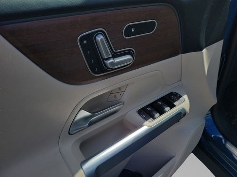 Used 2023 Mercedes-Benz GLB 250 4MATIC image 22