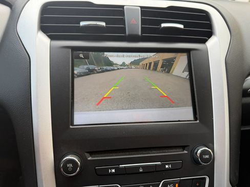 Used 2016 Ford Fusion SE FWD image 11