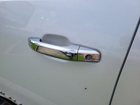 Used 2024 GMC Sierra 2500 Denali Ultimate image 8