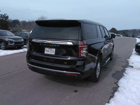 Used 2024 Chevrolet Suburban LT image 5