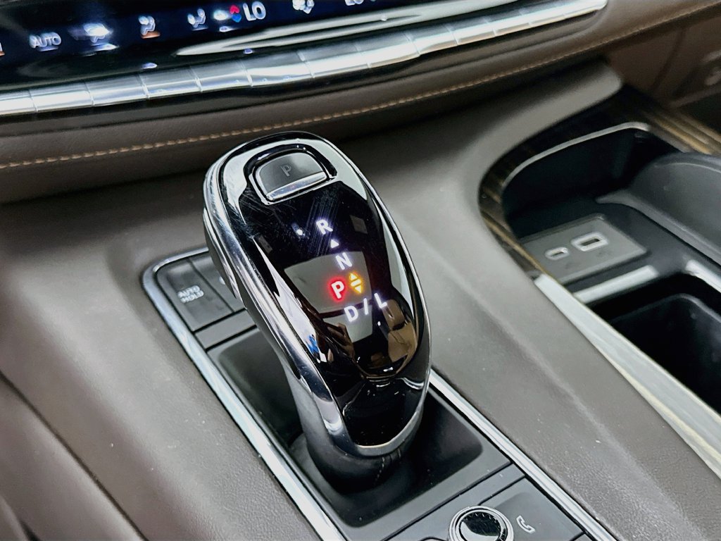 Used 2023 Cadillac Escalade Premium Luxury RWD image 17