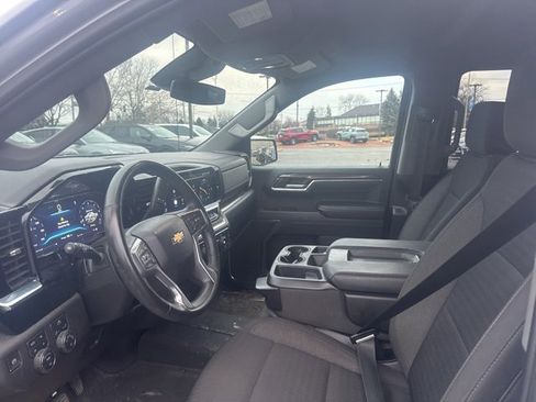 Used 2024 Chevrolet Silverado 1500 LT w/ Z71 Off-Road Package image 9