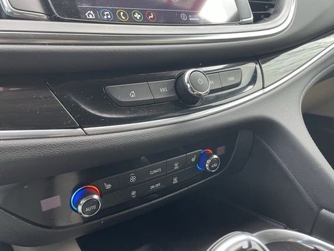 Used 2021 Buick Enclave Essence image 18