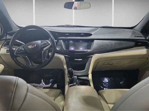 Used 2019 Cadillac XT5 FWD image 17