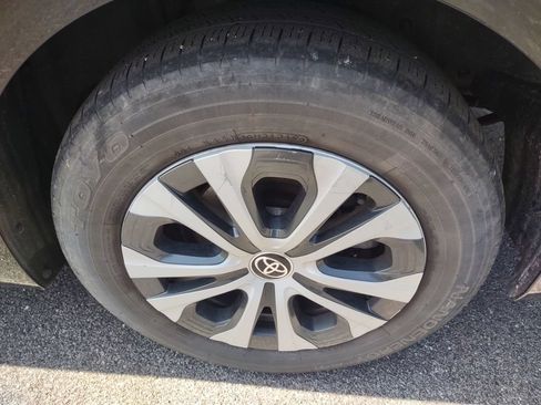 Used 2019 Toyota Prius XLE AWD/4WD image 10