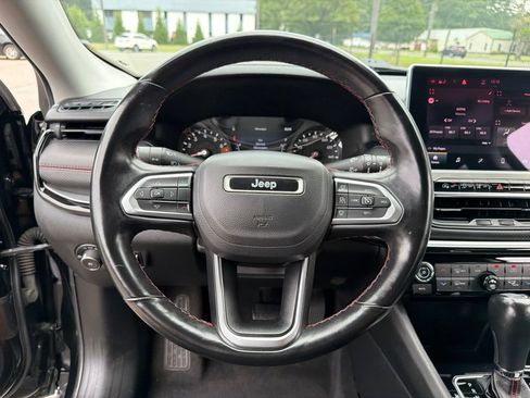 Used 2022 Jeep Compass Trailhawk w/ Trailhawk Convenience Group AWD/4WD image 15