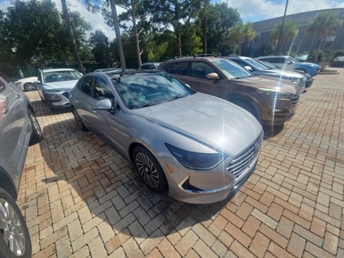 Used 2023 Hyundai Sonata Limited FWD image 1