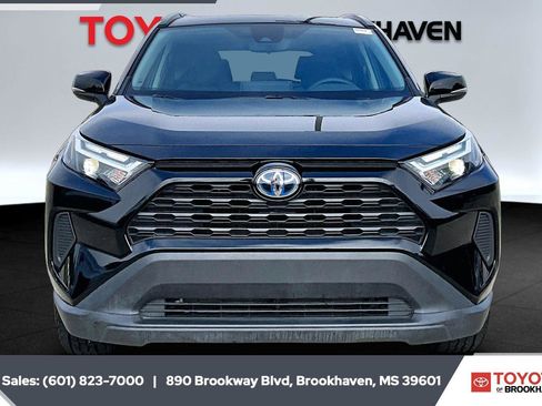 Used 2022 Toyota RAV4 XLE w/ Convenience Package AWD/4WD image 3