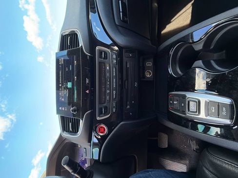 Used 2019 Honda Pilot Touring image 17