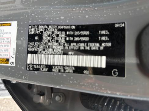 Used 2024 Lexus GX 550 w/ Accessory Package (Z1) AWD/4WD image 32