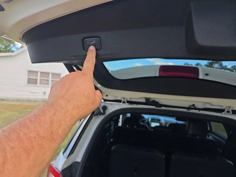 Used 2018 Ford Explorer Limited image 14