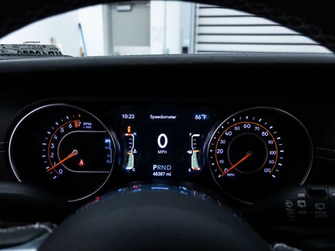 Used 2021 Jeep Wrangler Unlimited Sahara AWD/4WD image 37